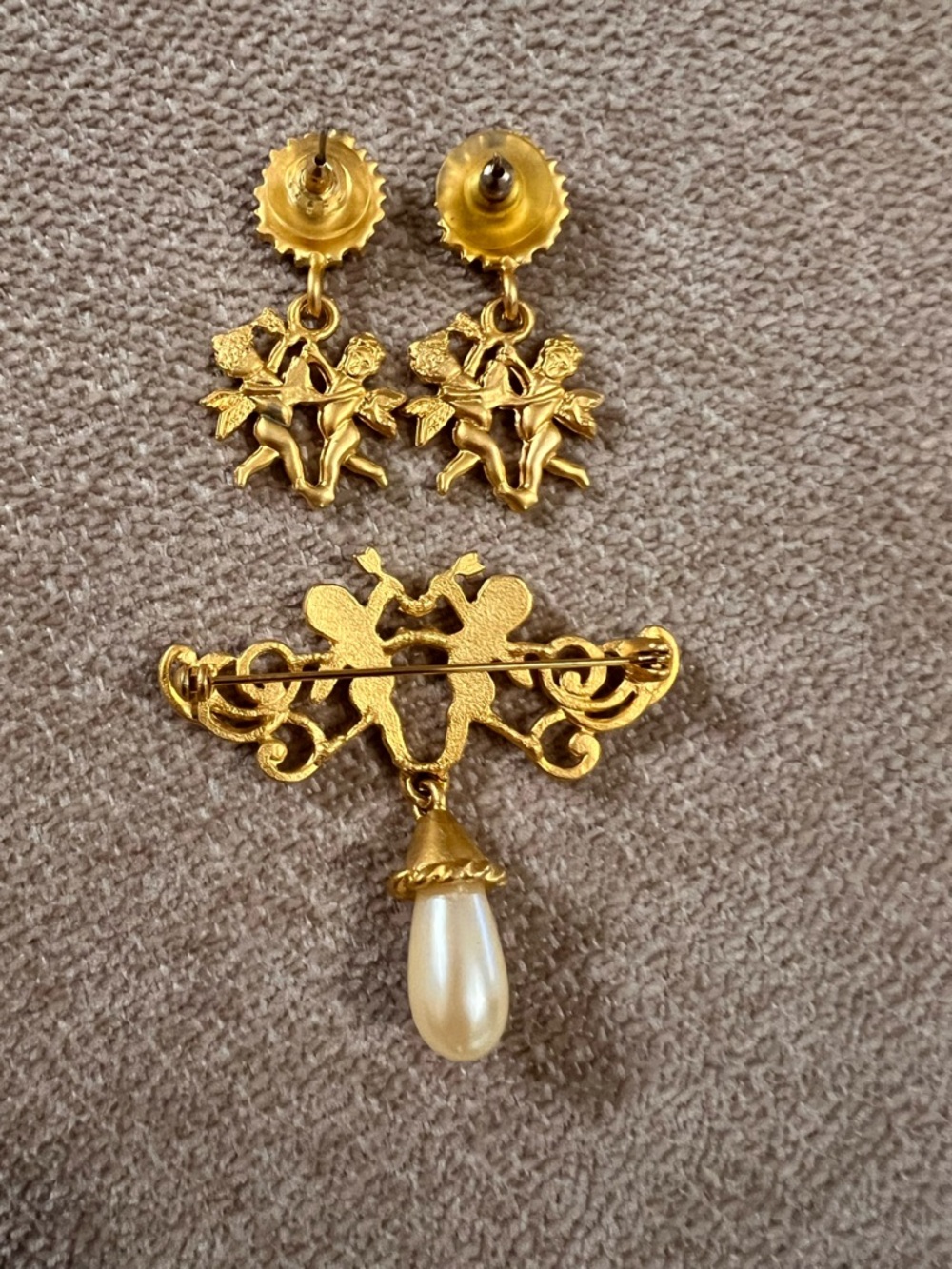Vintage Gold-Tone Cherub Pearl Drop Brooch & Earrings Set - Picture 5 of 5